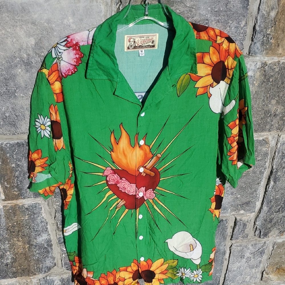 PLEASURES Verona Green Floral and Heart Men's Shirt Medium